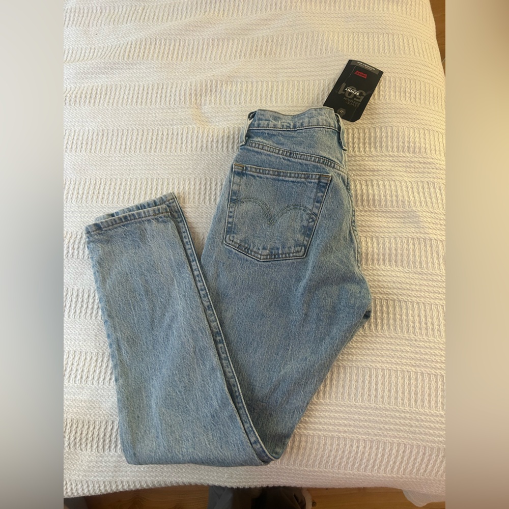Levi’s straight leg mom jeans